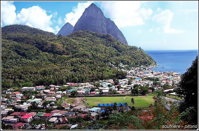 St. Lucia : Soufrière e Pitons, zona vulcanica ancora attiva.