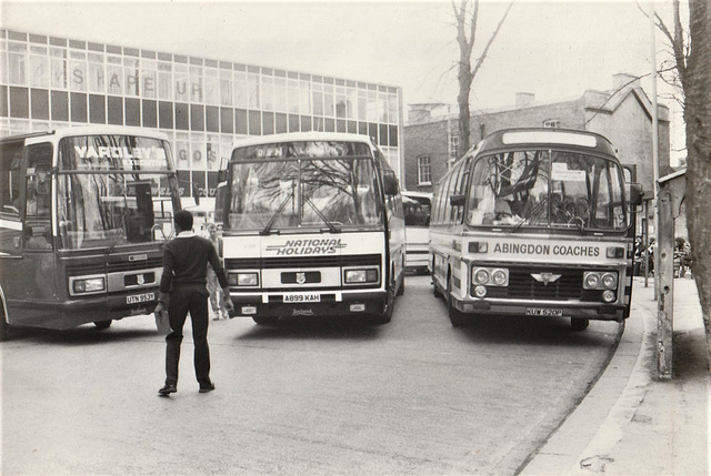 Coaches in Drummer Street bus station, Cambridge – 6 Apr 1985 (15-89)