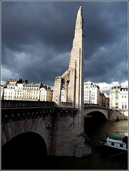 Pont de la Tournelle et statue de Sainte Geneviève
