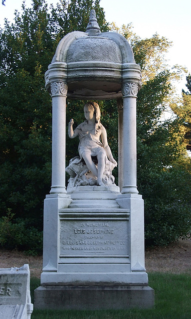 Lois Josephine Pettee Grave in Greenwood Cemetery, September 2010