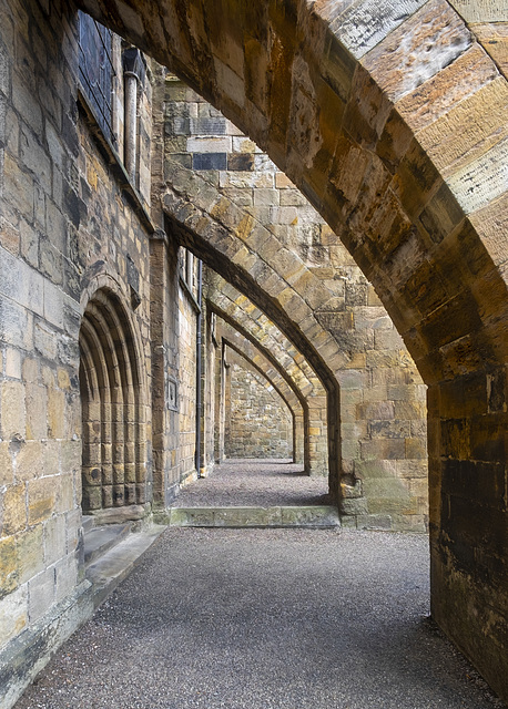 Dunfermline Abbey, Buttresses