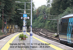 Signals at the down end of Sevenoaks station 25 9 2021
