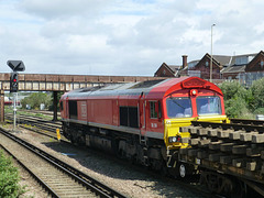 DB Cargo 66104 at Eastleigh - 27 April 2019