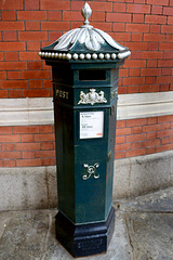 England 2016 – Windsor – Penfold pillar box