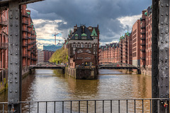 Das Wasserschloss in der Speicherstadt - The "Moated Castle" in Hamburg's "Warehouse District" (255°)