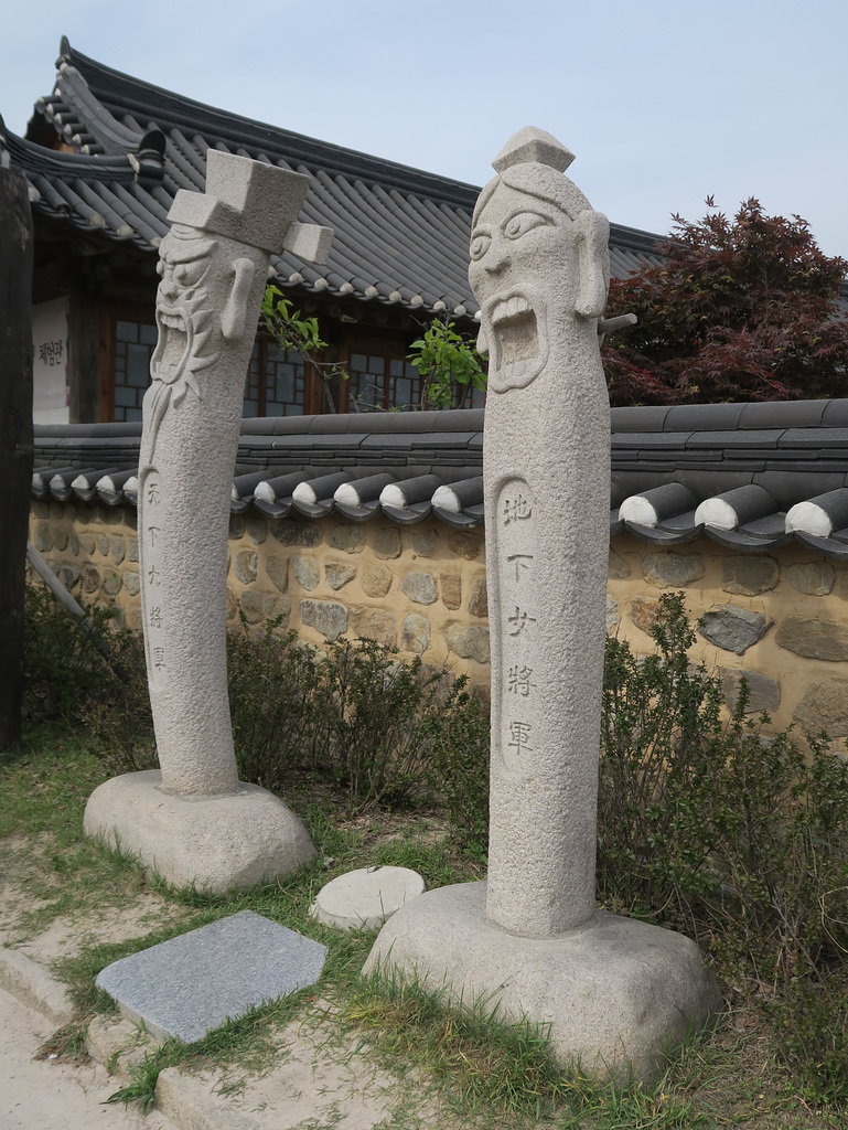 Non loin de l'étang d'Anapji, Gyeongju (Corée du Sud)