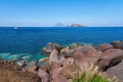 Blick von Panarea auf die Insel Stromboli (Äolische Inseln)