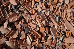 fragments de briques et tuiles, camp des Mille