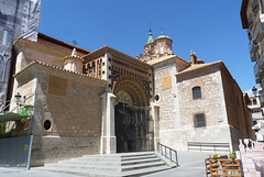 Los monumentos mudéjares más destacados son la iglesia de Santa María, catedral de la diócesis de Teruel, y las torres de El Salvador, San Martín y San Pedro