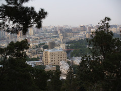 Панорама Баку (с Девичьей башней в центре)