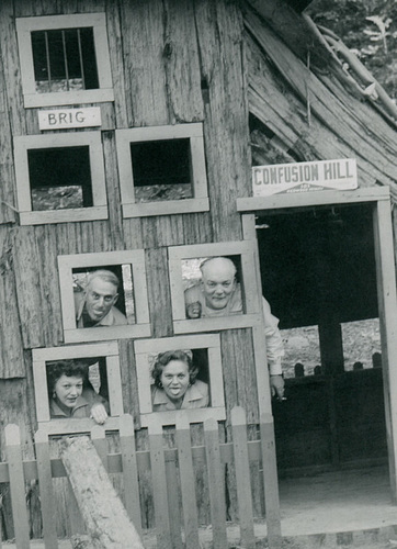 Funny Faces at the Redwood Shoe House, Confusion Hill, Piercy, California (Cropped)