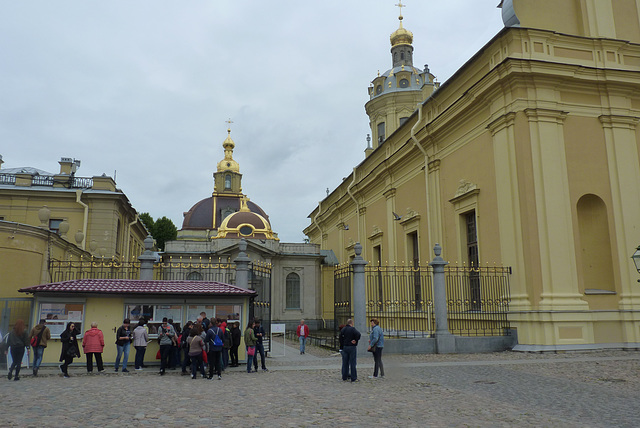 La Catedral de San Pedro y San Pablo, donde están enterrados los zares desde Pedro I el Grande hasta Nicolás II y su familia.