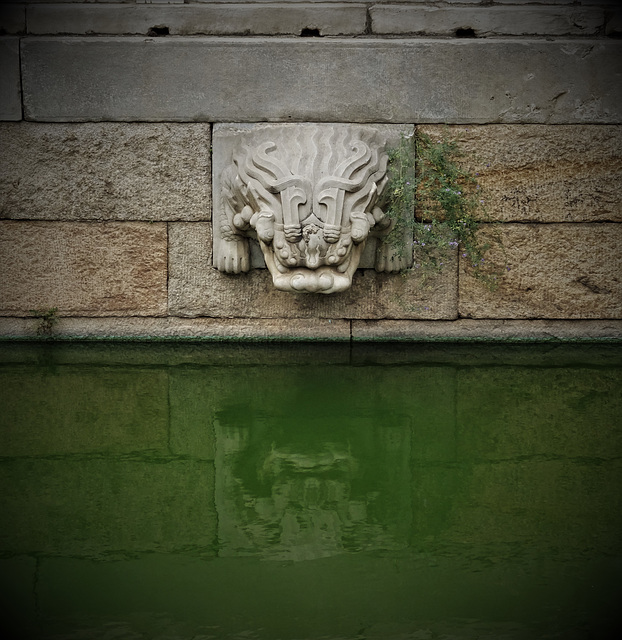 Forbidden City, outside Hall of Literary Brilliance_2