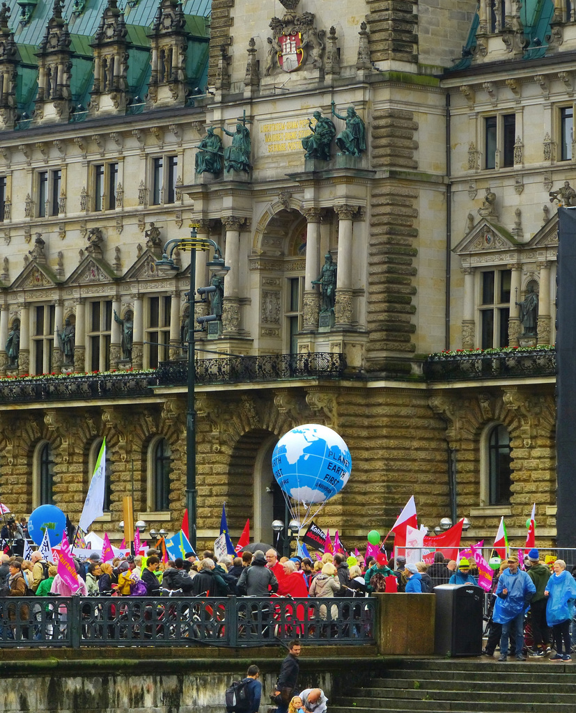 G20 Protest vor dem Hamburger Rathaus