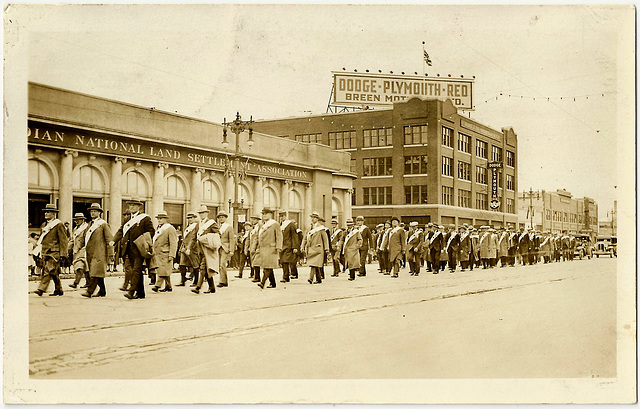 WP1914 WPG - PARADE ON MAIN STREET (MEN WITH SASHES)
