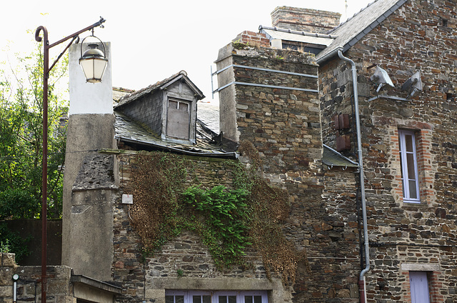 Tumble-down roof, in Dol de Bretagne