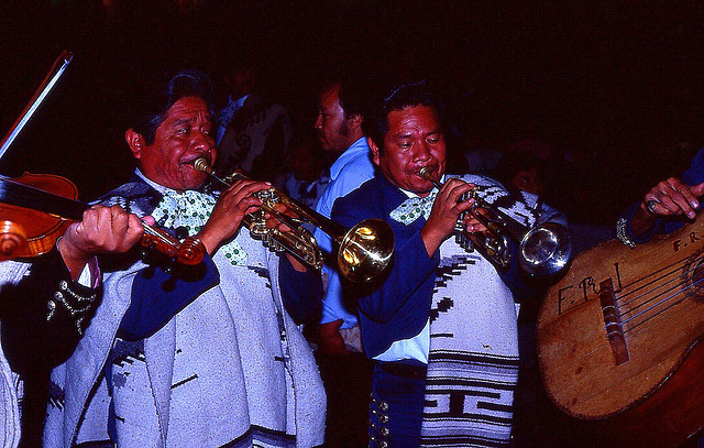 ... mariachis ... (Mexico 77)