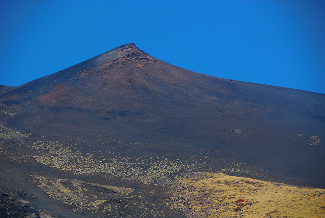 Blauer Himmel über dem Etna