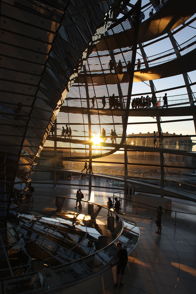 Sun goes down behind the Reichstag cupola