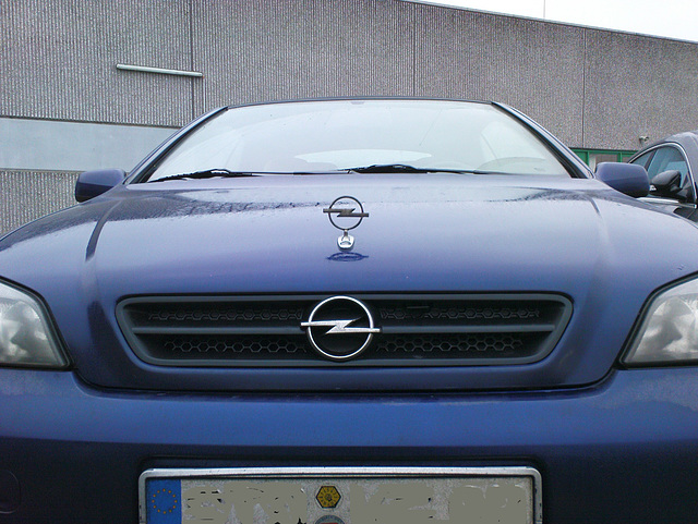 Opel Astra - keine Fotomontage!