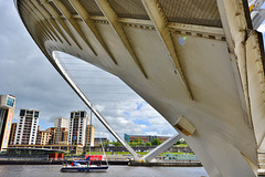 Gateshead Millenium Bridge opening/tilting to let boats through