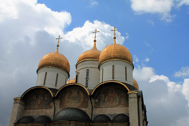 Russie, le parvis de la Cathédrale de la Dormition à Iaroslavl-Yaroslavl