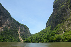 Mexico, Sumidero Canyon on the Grijalva River