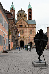 Speyer - Jakobspilger vor dem Kaiserdom