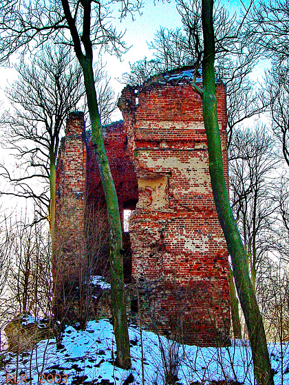 Stuer, Burgruine (Wohnturm) im Winter 2003