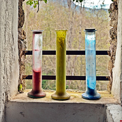 Glaszylinder zur Aufbewahrung von Farbpigmenten...