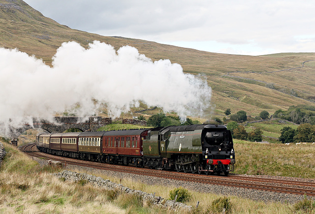 Bulleid Battle of Britain 34067 TANGMERE at Ais Gill with 1N87 14.22 Carlisle - Telford Central Northern Belle 24th September 2022. (steam as far as Preston)