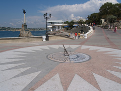 Севастополь, Солнечные часы на набережной