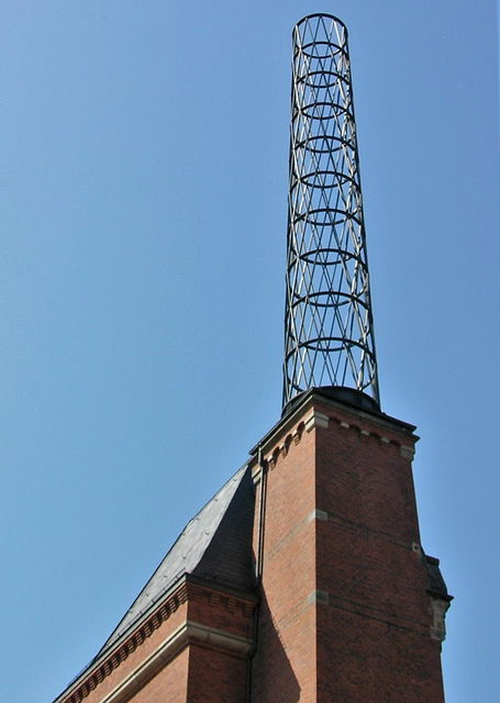 Ein stilisierter Schornstein auf dem alten Kraftwerk