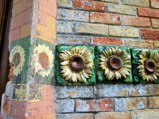Sunflower tile detail