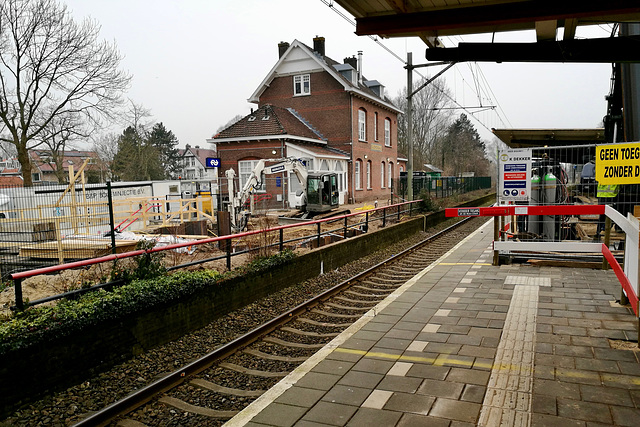 Bloemendaal station gets a lift