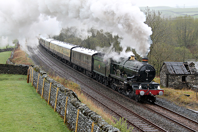 Collett GWR 4073 class Castle 7029 CLUN CASTLE at Hellwith Bridge with 1Z30 07.08 Tyseley Steam Trust - Appleby The Cumbrian Mountain Express 22nd April 2023.