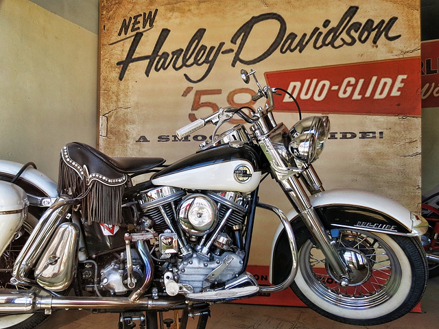 1958 Harley-Davidson DUO-GLIDE