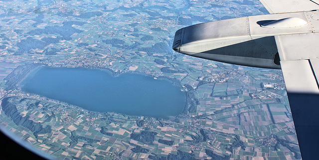 Vol Lufthansa Francfort / Lyon. Le lac de Morat / Murtensee (CH). 21 septembre 2015