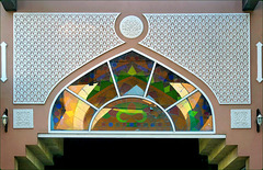 Mutrah : ingresso al Souq - nella vetrata i riflessi della cupola colorata - (vedi foto prec.)
