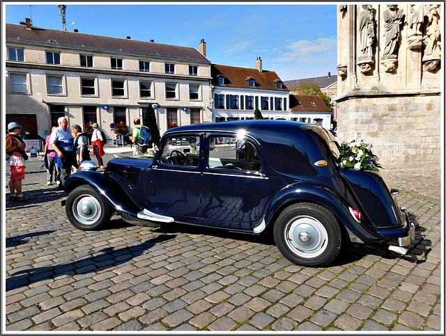 La voiture des mariés à Montreuil sur Mer (62)