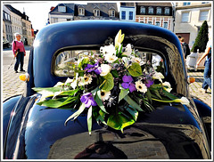 La voiture des mariés à Montreuil sur Mer (62)