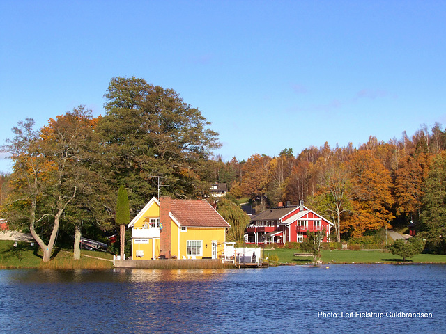 Autumn view from Håverud 25.Oct.2015. 58°49′12″N 12°24′57″E (approx. address: Kanalvägen 4, 464 72 Håverud, Sverige)