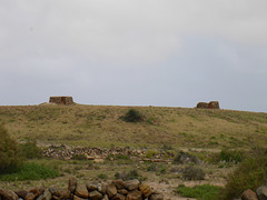 Ruinen historischer Wachtürme im Inland