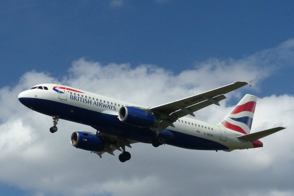 G-MIDO approaching Heathrow - 6 June 2015