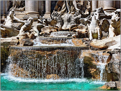 Roma : la fontana di Trevi - dettaglio del punto centrale con triplice salto dell'acqua