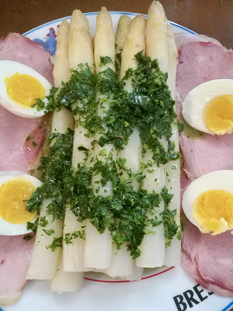 Asparagus, ham and egg