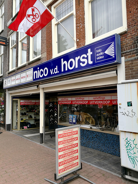 Photography shop of Nico van der Horst closing down