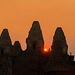Sonnenuntergang beim Pre Rup Tempel (P.i.P.) - view on black background (© Buelipix)