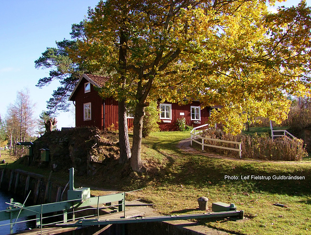 Autumn view from Upperud 25.Oct.2015. 58°48′49″N 12°26′12″E (approx. address: Upperudsvägen, 464 40 Åsensbruk, Sverige)