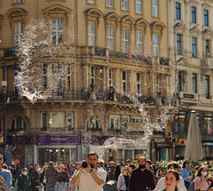 1 (271a)...austria vienna...street..performer with bursting soapbubble